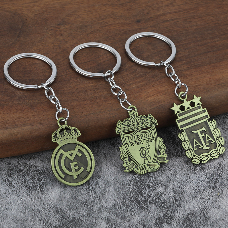 Football Club Crest Bronze Keychain — Real Madrid, Man City, Barcelona, Juventus, Chelsea, AC Milan, Bayern, Inter, Atlético (Zinc Alloy Metal)